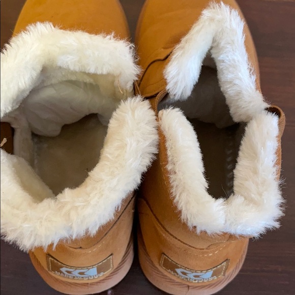 Fuzzy booties - Picture 3 of 7